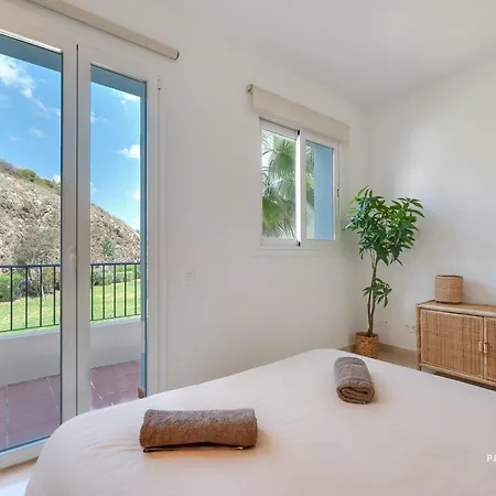 Paraiso Pueblo - 3br With Panoramic Views And 7 Pools Estepona